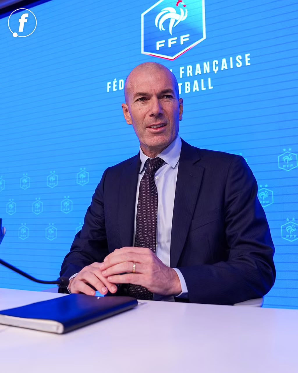 Équipe de France : Zinédine Zidane succède officiellement à Didier Deschamps
